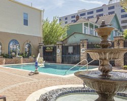 on site amenities pool handicapped accessible elevator laundry 