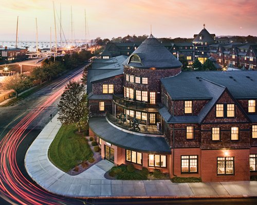   center of newport near the harbor enjoy the indoor outdoor pool and