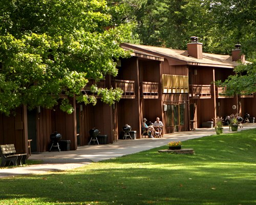 Lake Forest Resort Image